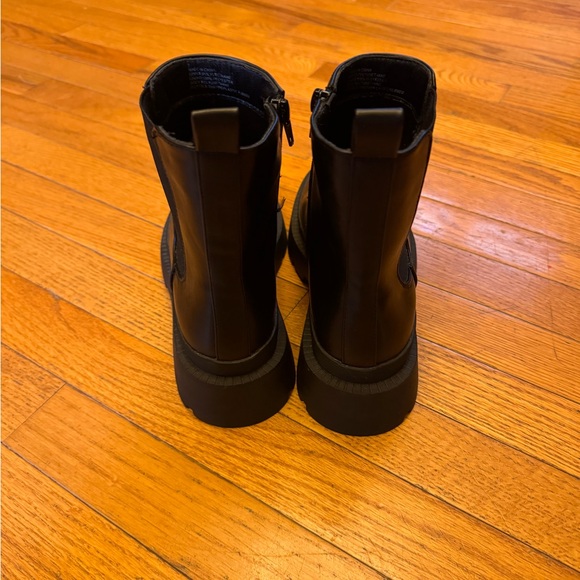 American Eagle Chelsea Boot - Picture 3 of 4